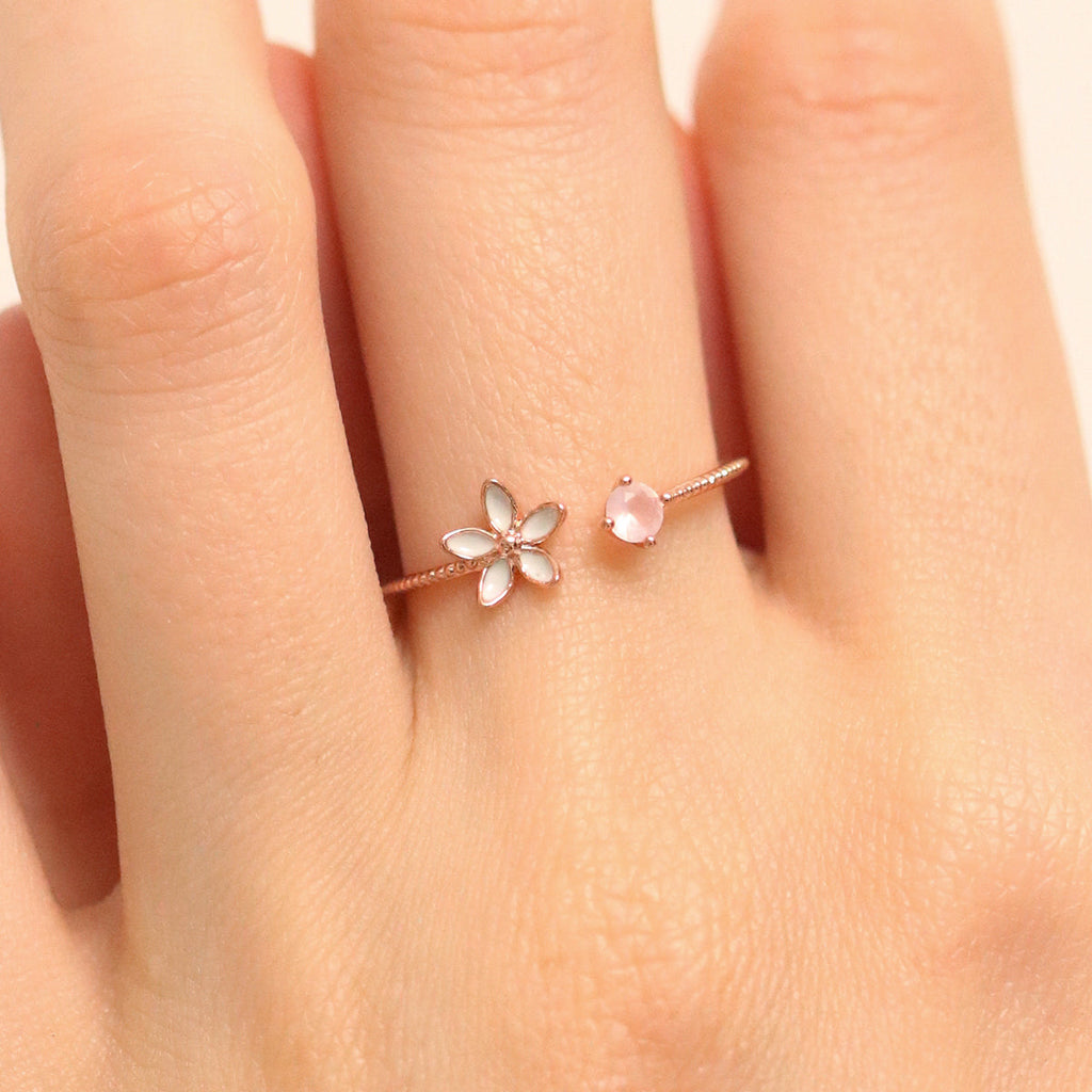Rose quartz flower ring